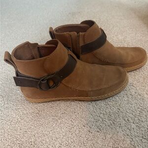 UGG Sloan Booties with Strap EUC